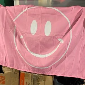 Smiley flag pink